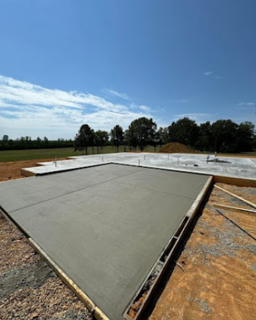 Sidewalk pour with crisp edges